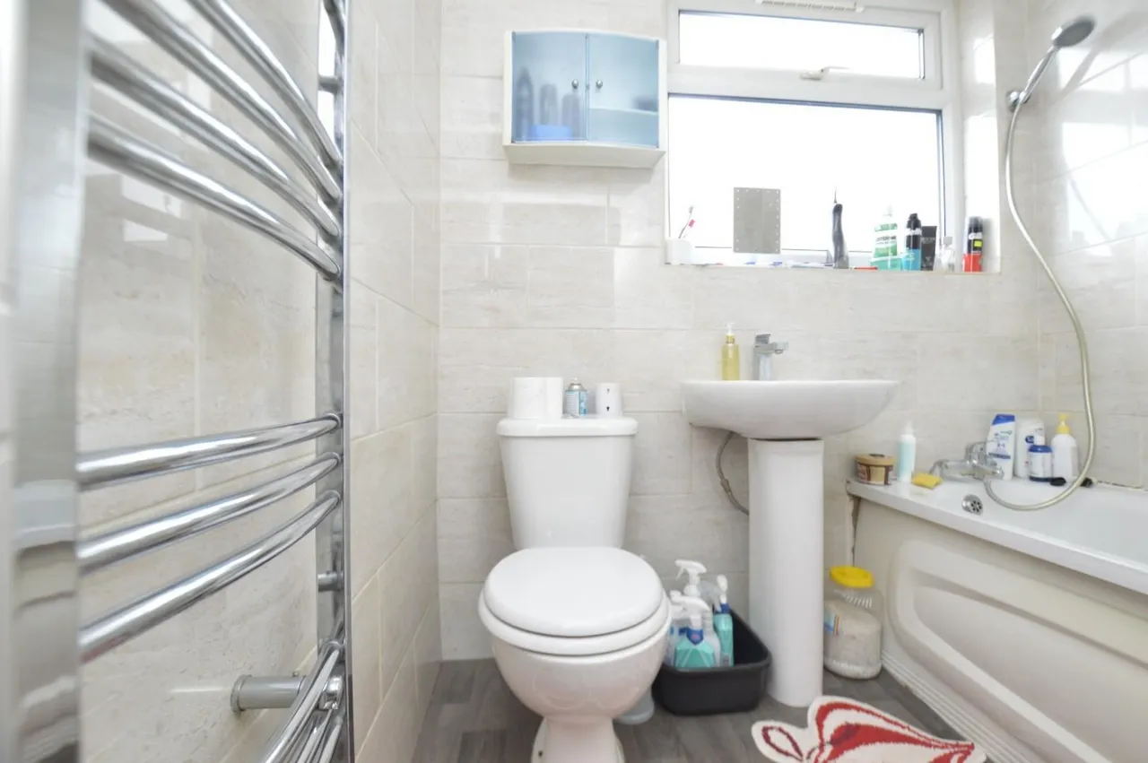 Rochester Ave, Upton Park, E13, photo 17