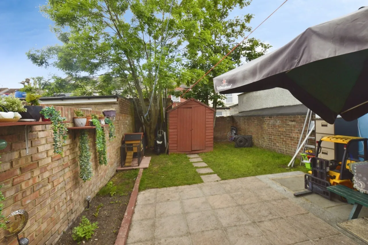 Rochester Ave, Upton Park, E13, photo 16
