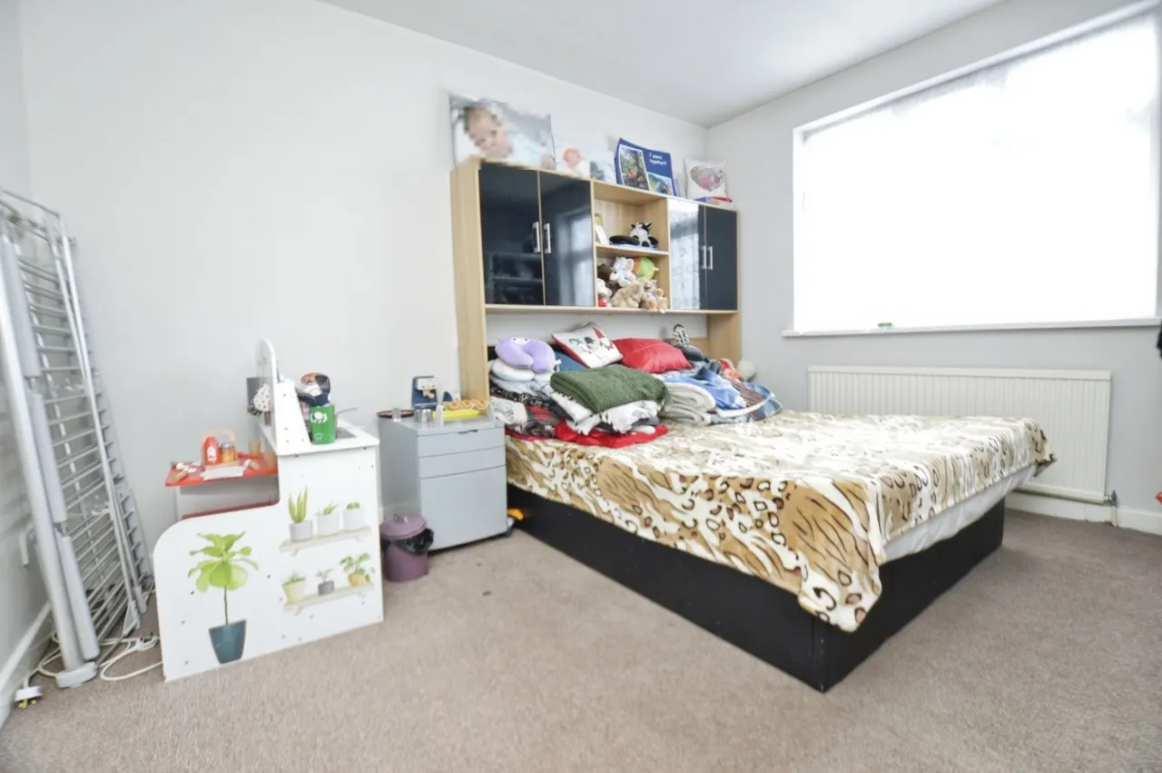 Rochester Ave, Upton Park, E13, photo 13