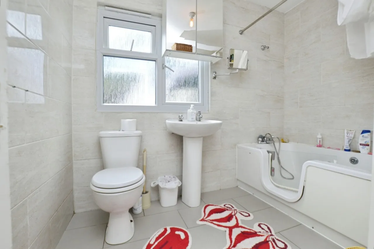 Rochester Ave, Upton Park, E13, photo 6