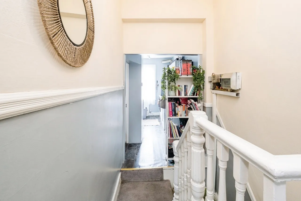 Lonsdale Avenue, East Ham, London, E6, photo 12