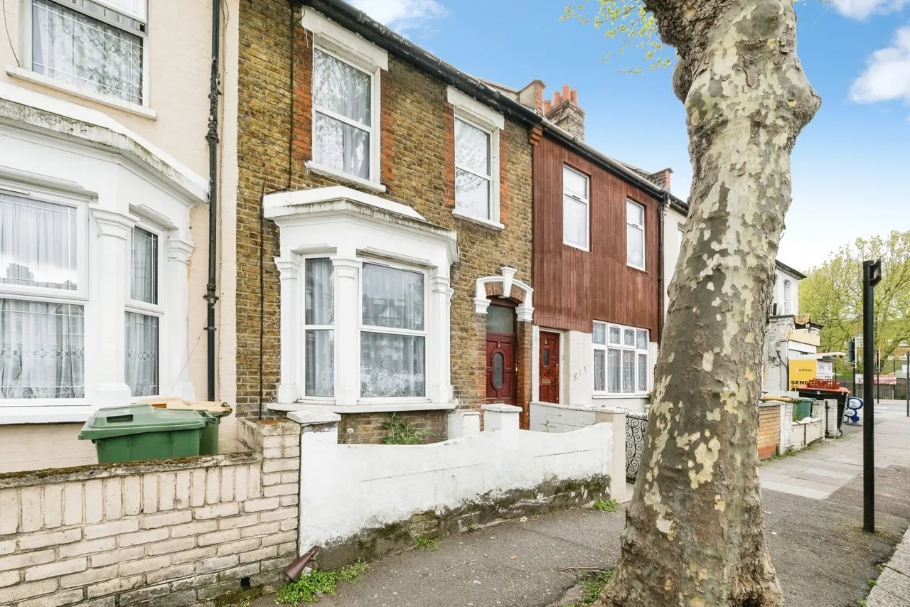 1 bed flat for sale — Lonsdale Avenue, East Ham, London, E6