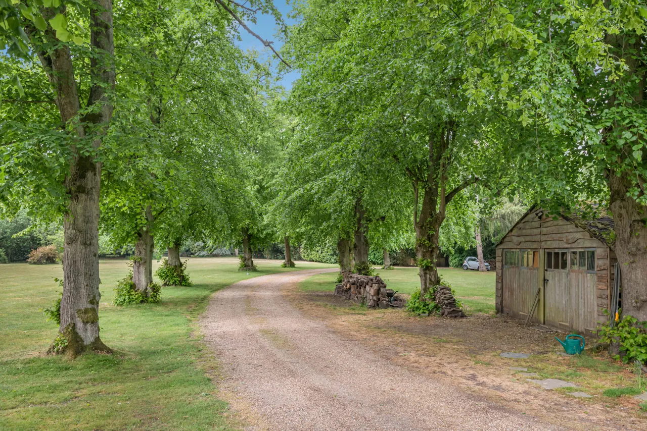 Robins Nest Hill, SG13, photo 10