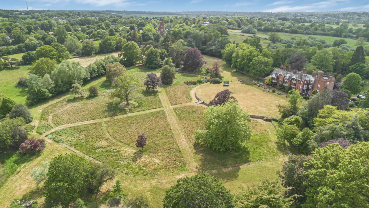 Robins Nest Hill, SG13, photo 7