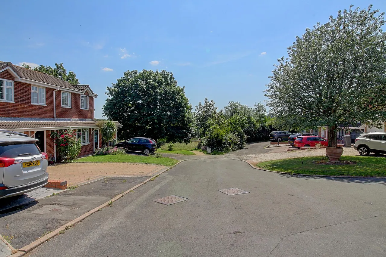 Bronte Close, Galley Common, CV10, photo 19