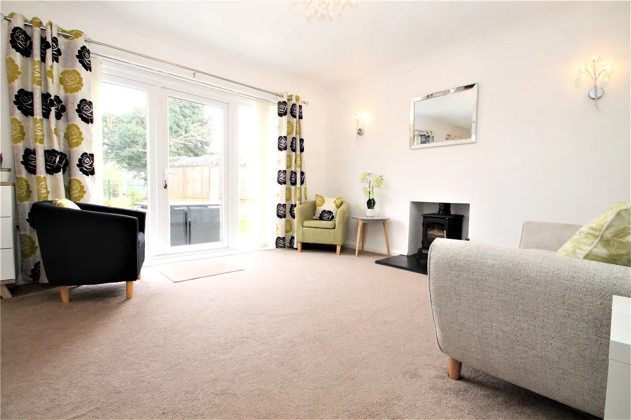 White Acres Road, Mytchett, Camberley, Surrey, GU16 6JL, photo 5