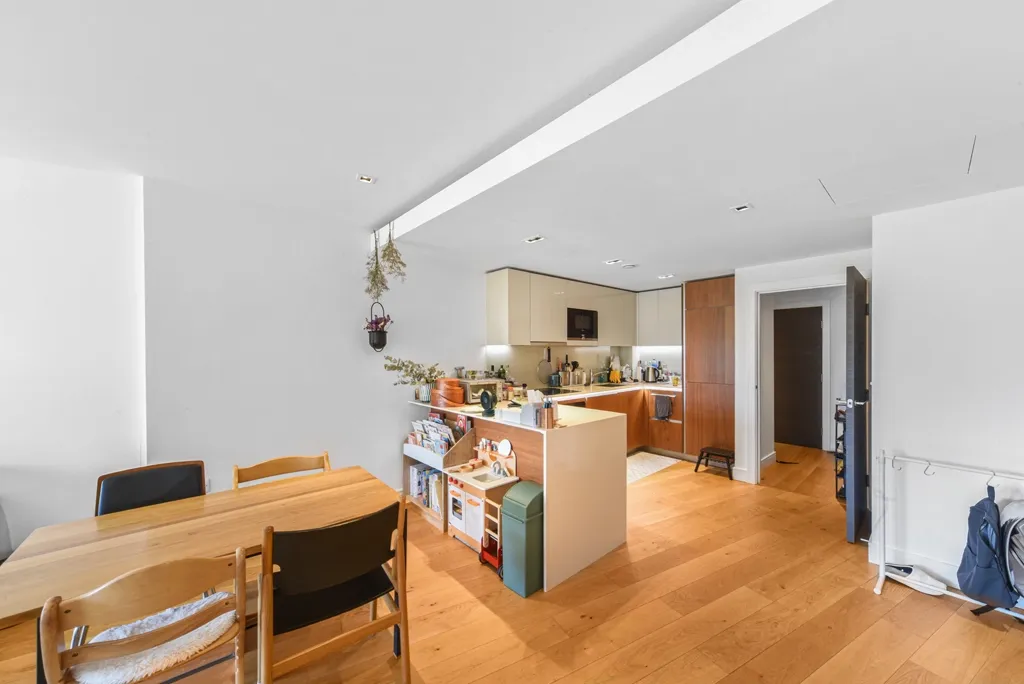 Kew Bridge Road, Brentford, TW8, photo 11