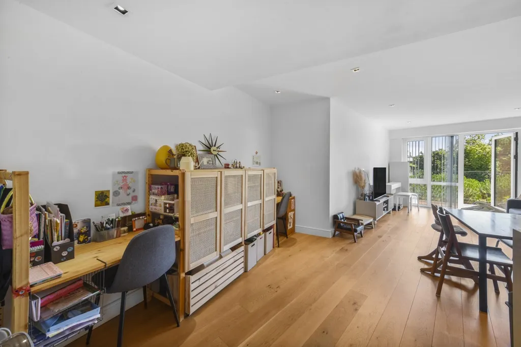 Kew Bridge Road, Brentford, TW8, photo 9