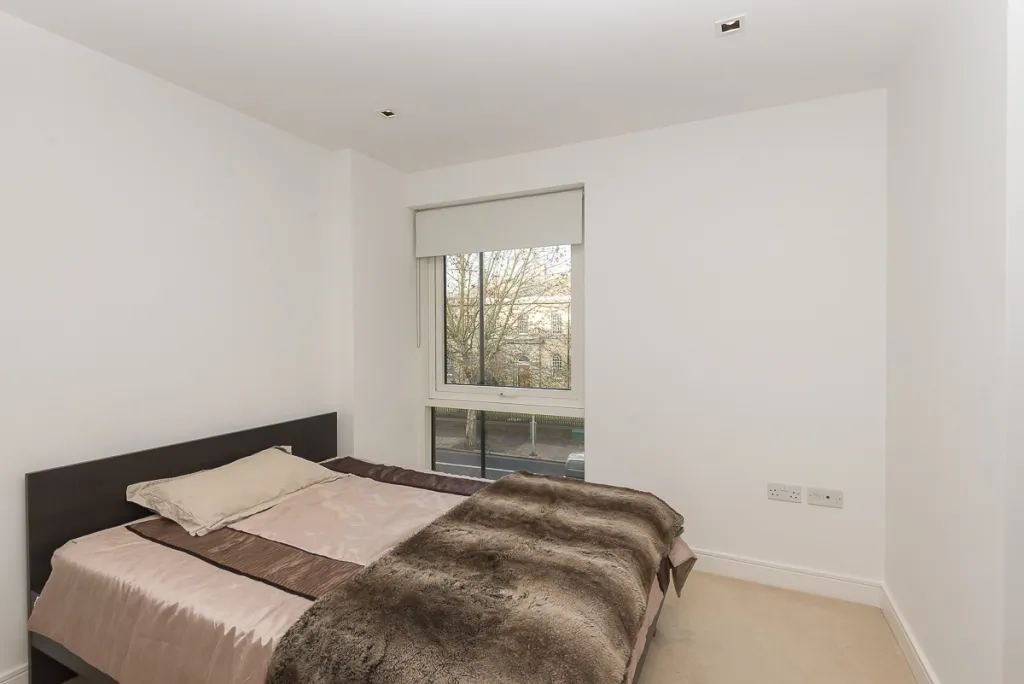 Kew Bridge Road, Brentford, TW8, photo 4