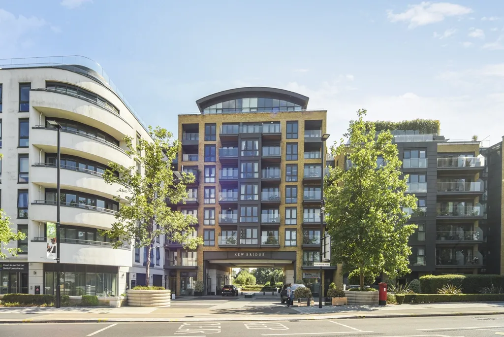 2 bed flat for sale, Kew Bridge Road, Brentford, TW8