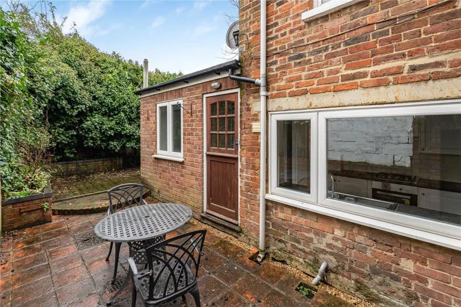 Upper South View, Farnham, GU9, photo 10