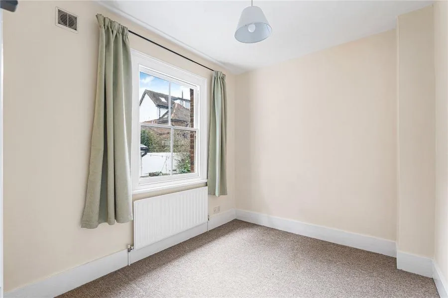 Upper South View, Farnham, GU9, photo 8