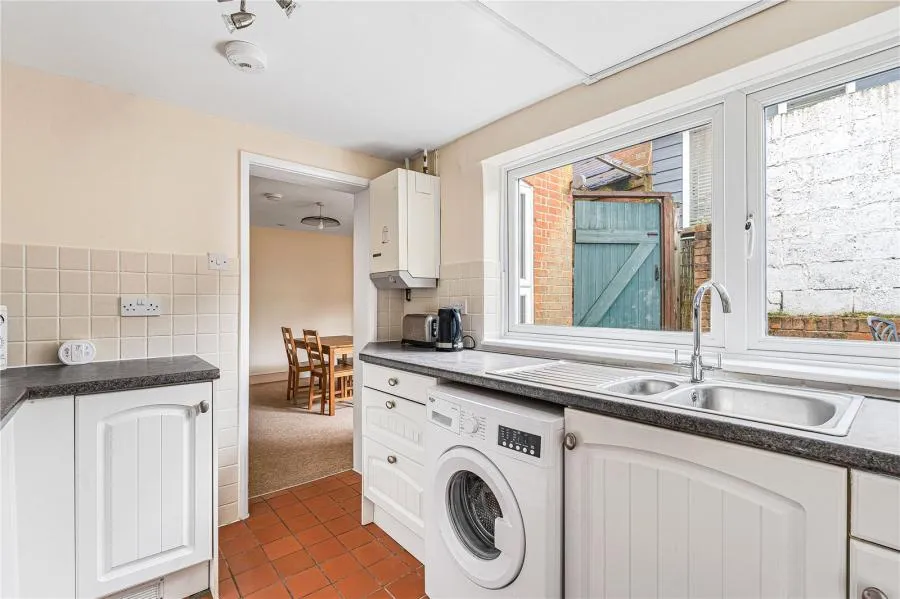 Upper South View, Farnham, GU9, photo 11