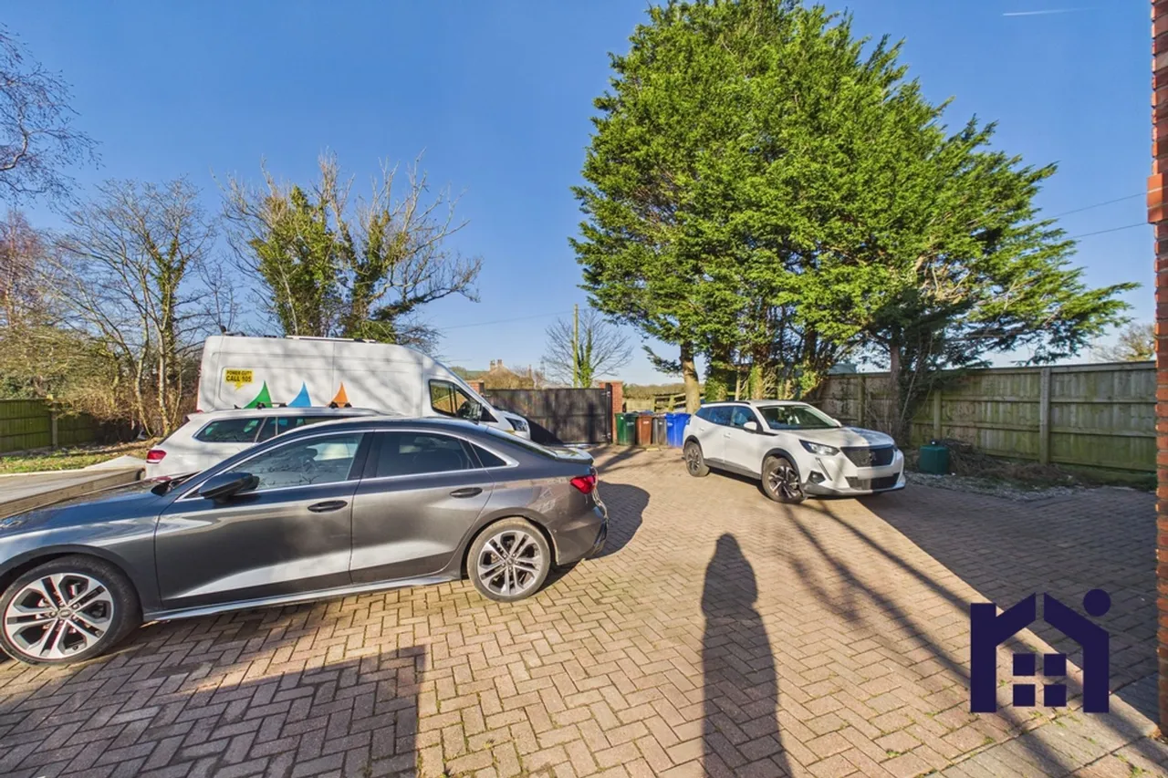 Green Acre Flag Lane, Euxton, Chorley, PR7 6EZ, photo 24