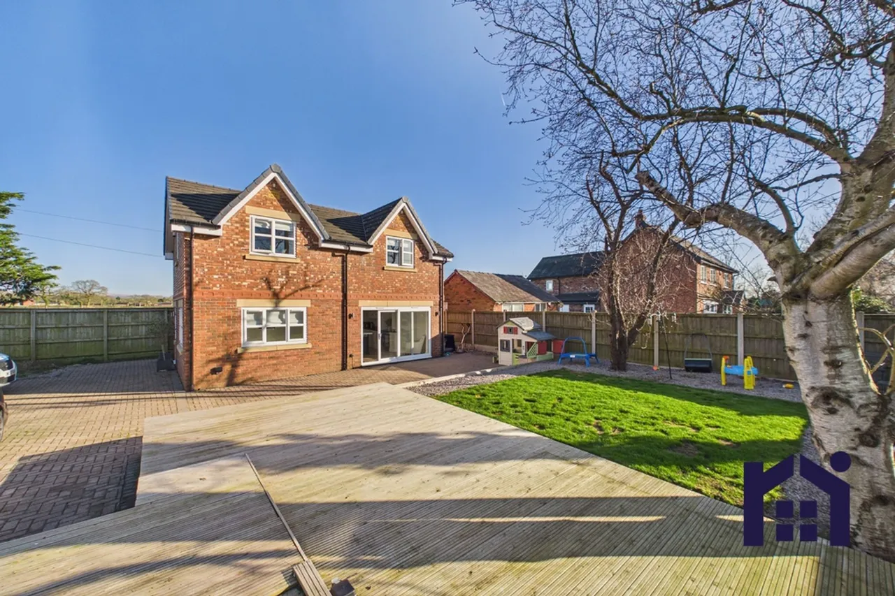 3 bed house for sale — Green Acre Flag Lane, Euxton, Chorley, PR7 6EZ