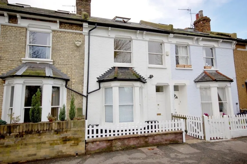3 bed property to rent, Chiswick Common Road, W4