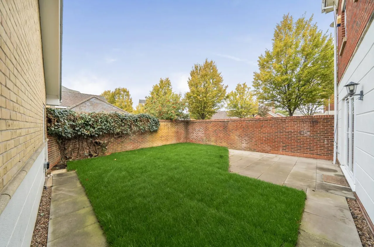 Dettingen Crescent, Deepcut, photo 4