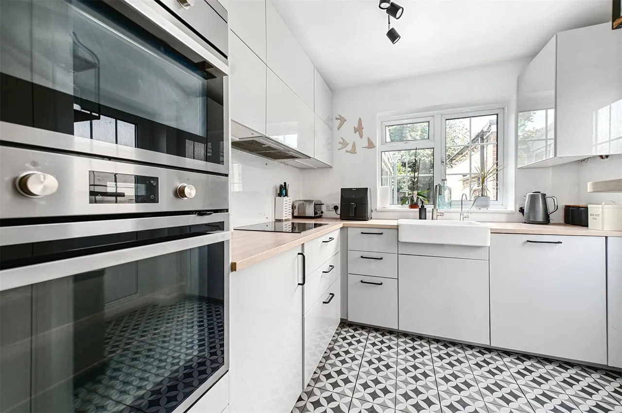 Littlefield Close, Ash, Guildford, Surrey, GU12 6TH, photo 3