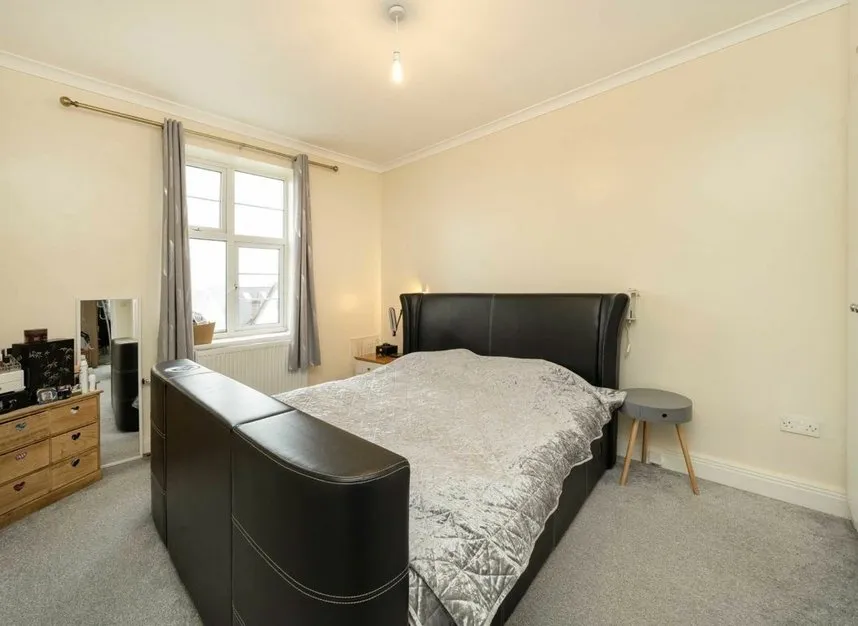 Golders Green Road, Golders Green, NW11, photo 6