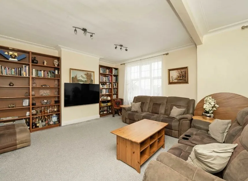 Golders Green Road, Golders Green, NW11, photo 4