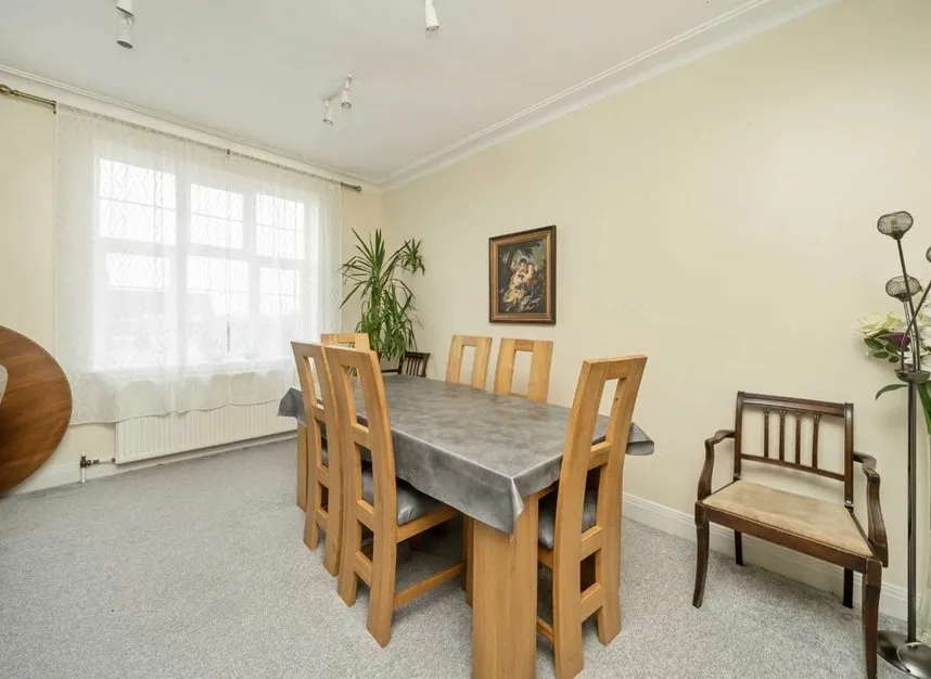 Golders Green Road, Golders Green, NW11, photo 5