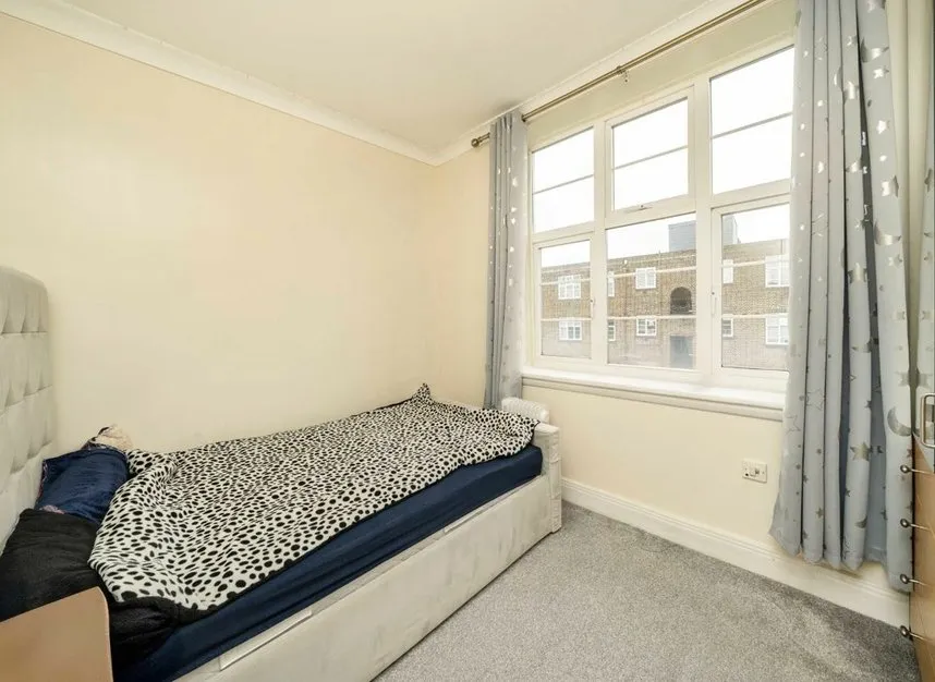 Golders Green Road, Golders Green, NW11, photo 8
