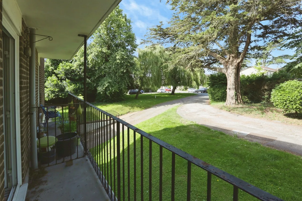 Cleveland Drive, Fareham, photo 6