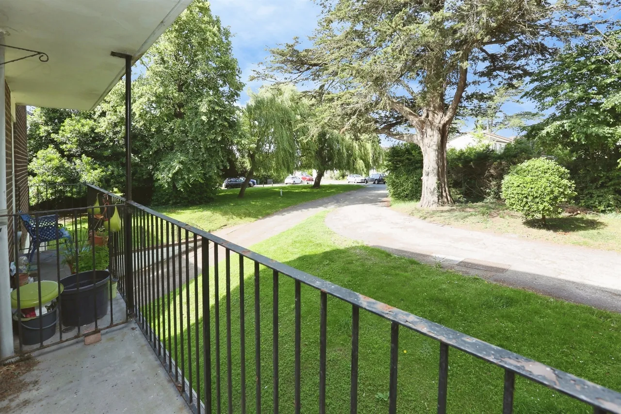 Cleveland Drive, Fareham, photo 5