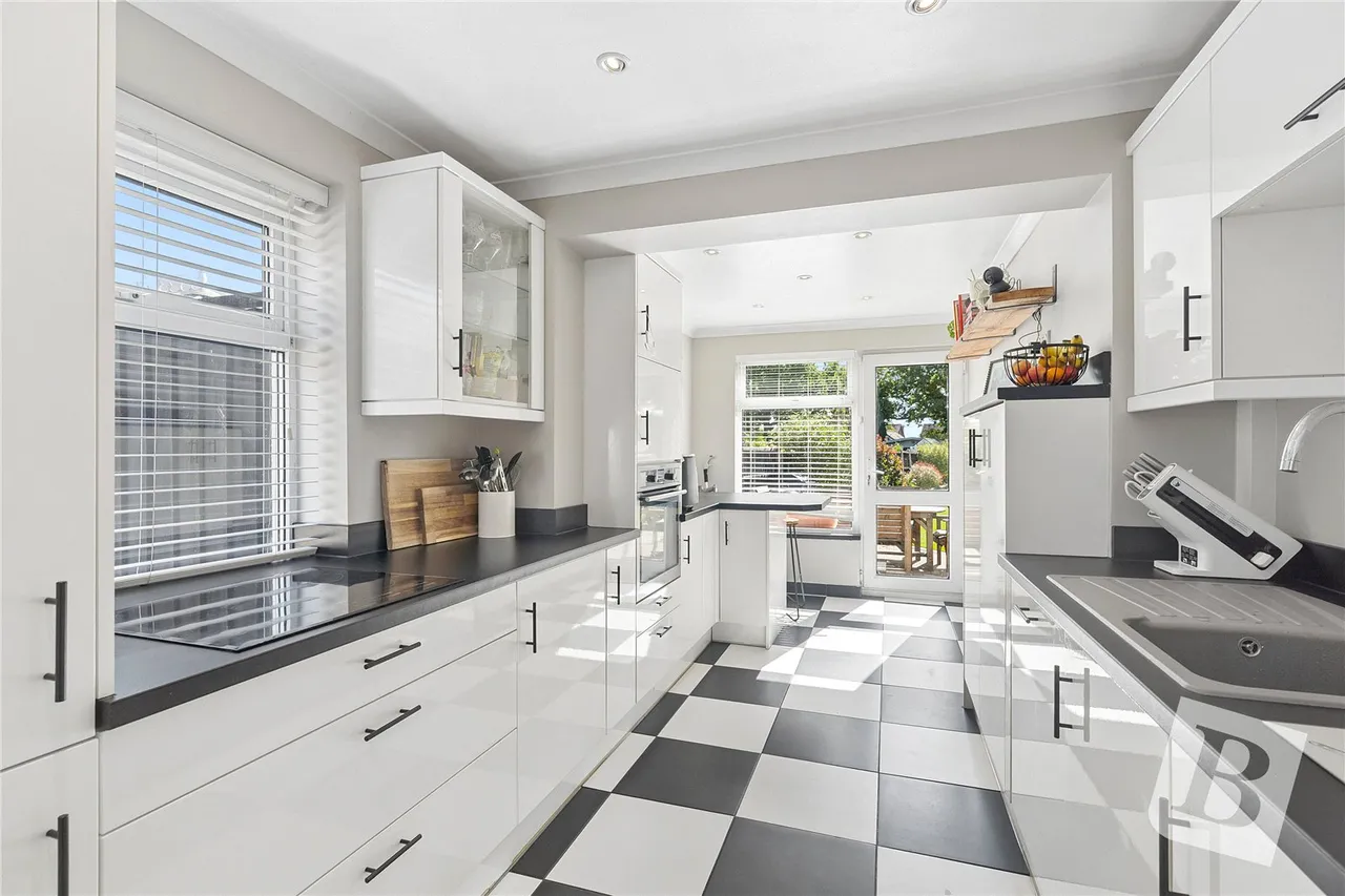 Laburnum Avenue, Wickford, SS12, photo 2