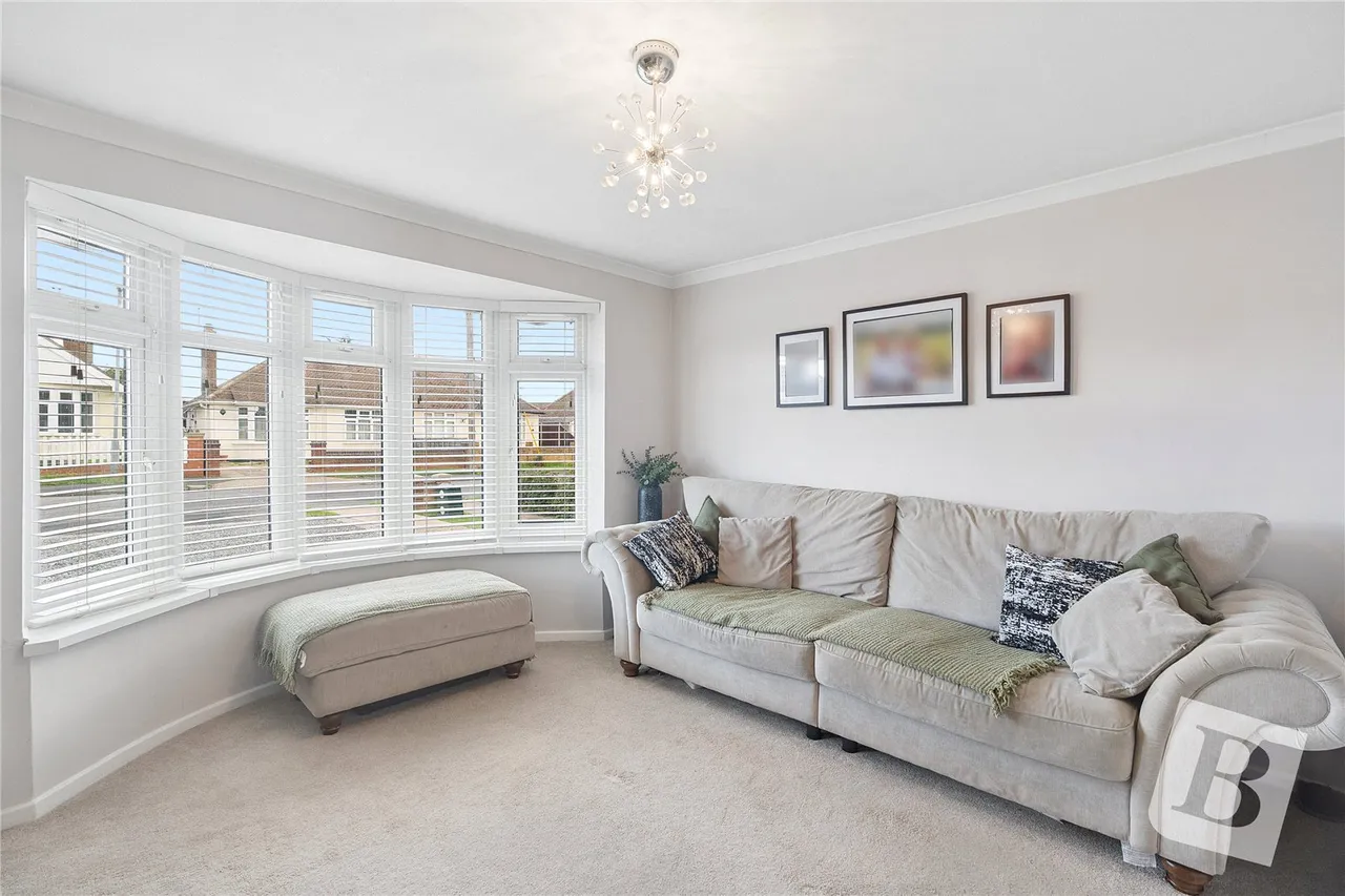 3 bed house for sale, Laburnum Avenue, Wickford, SS12