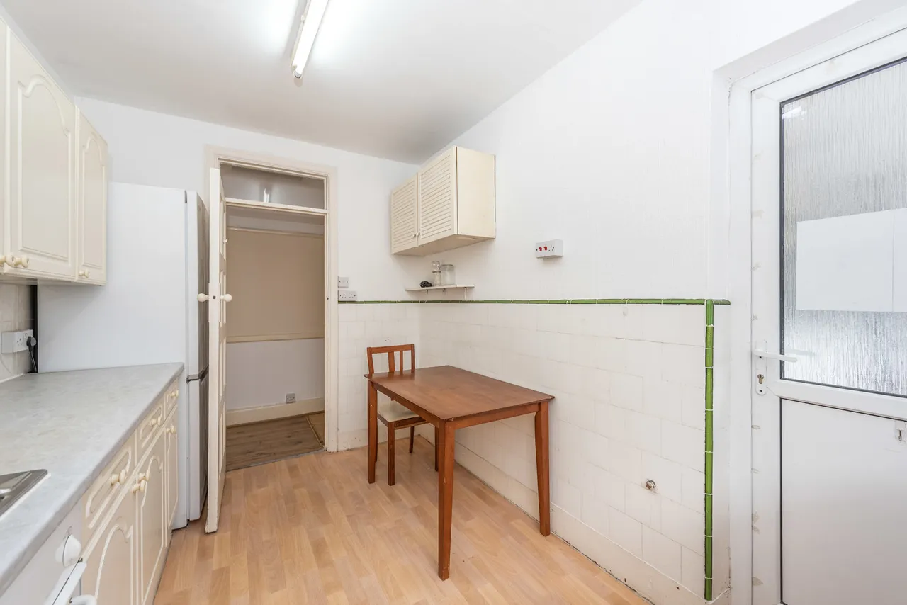 Great West Road, Isleworth Fees Apply, TW7, photo 5