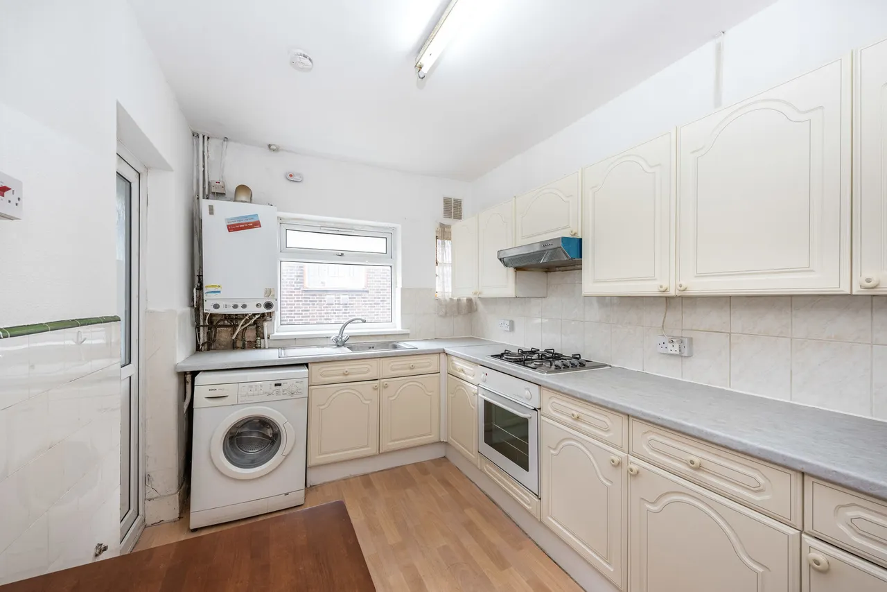 Great West Road, Isleworth Fees Apply, TW7, photo 4
