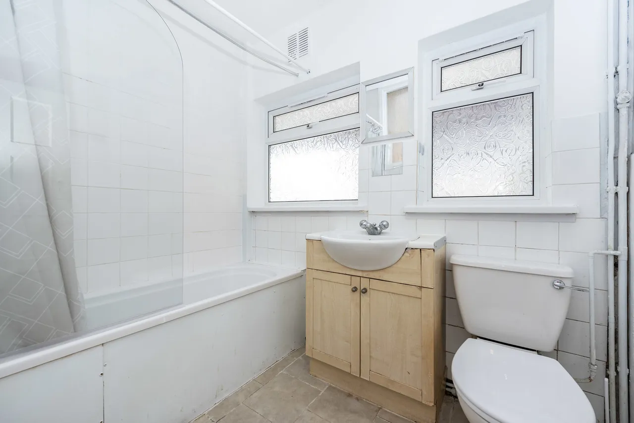 Great West Road, Isleworth Fees Apply, TW7, photo 7