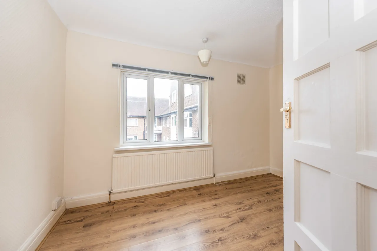 Great West Road, Isleworth Fees Apply, TW7, photo 8