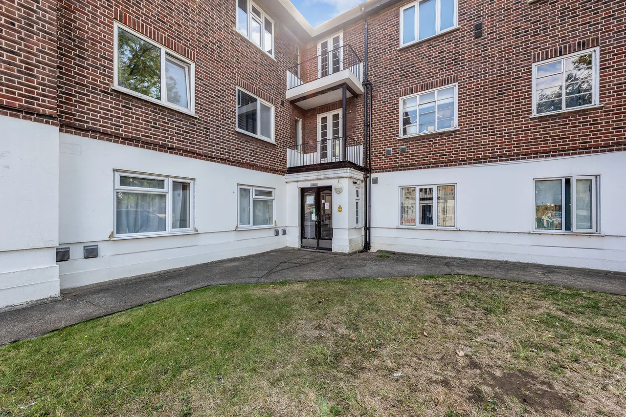 Great West Road, Isleworth Fees Apply, TW7, photo 12