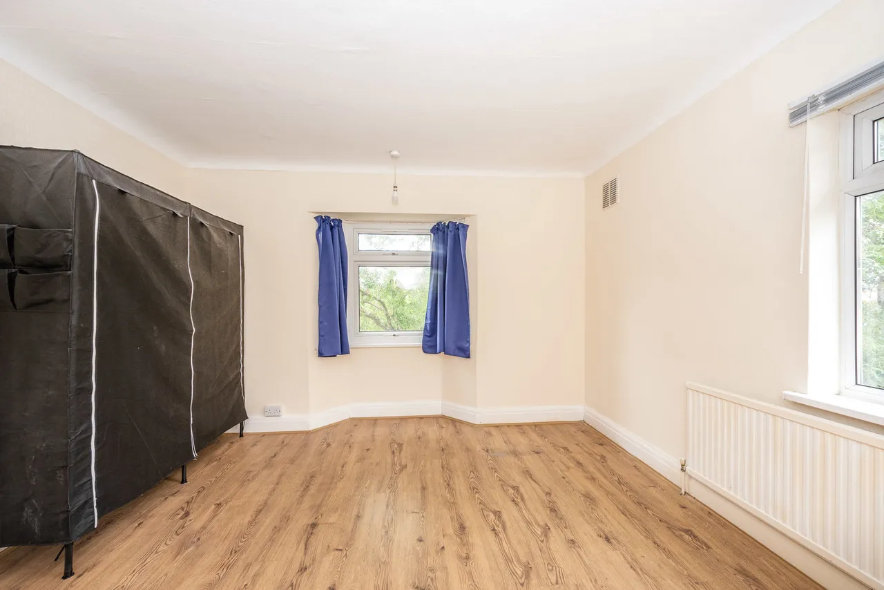 Great West Road, Isleworth Fees Apply, TW7, photo 11