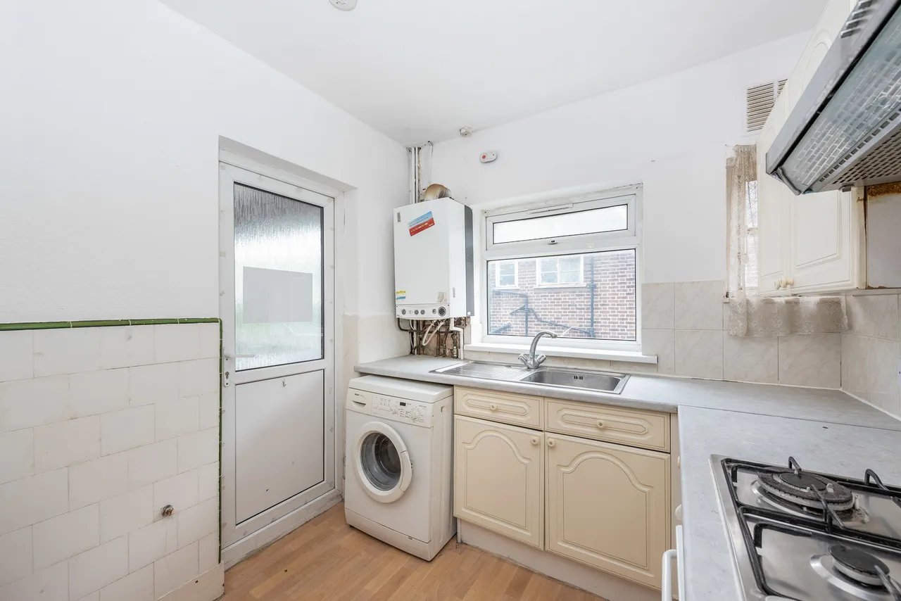 Great West Road, Isleworth Fees Apply, TW7, photo 6