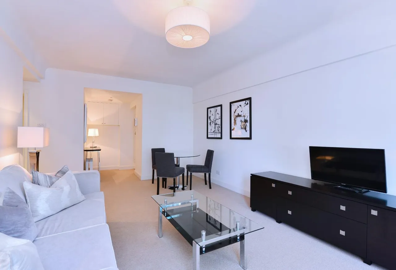2 bed property to rent, Fulham Road, South Kensington