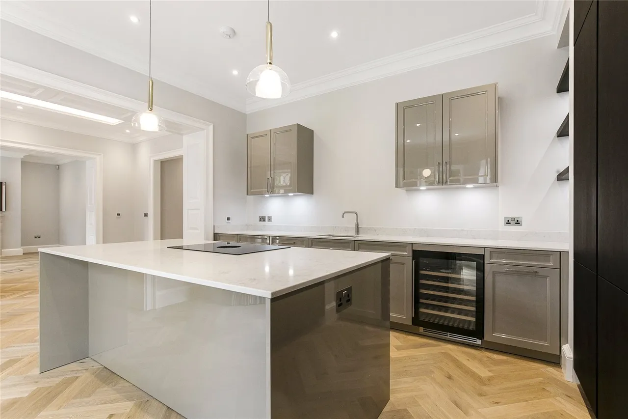 Totteridge Village, London, N20 8AE, photo 4