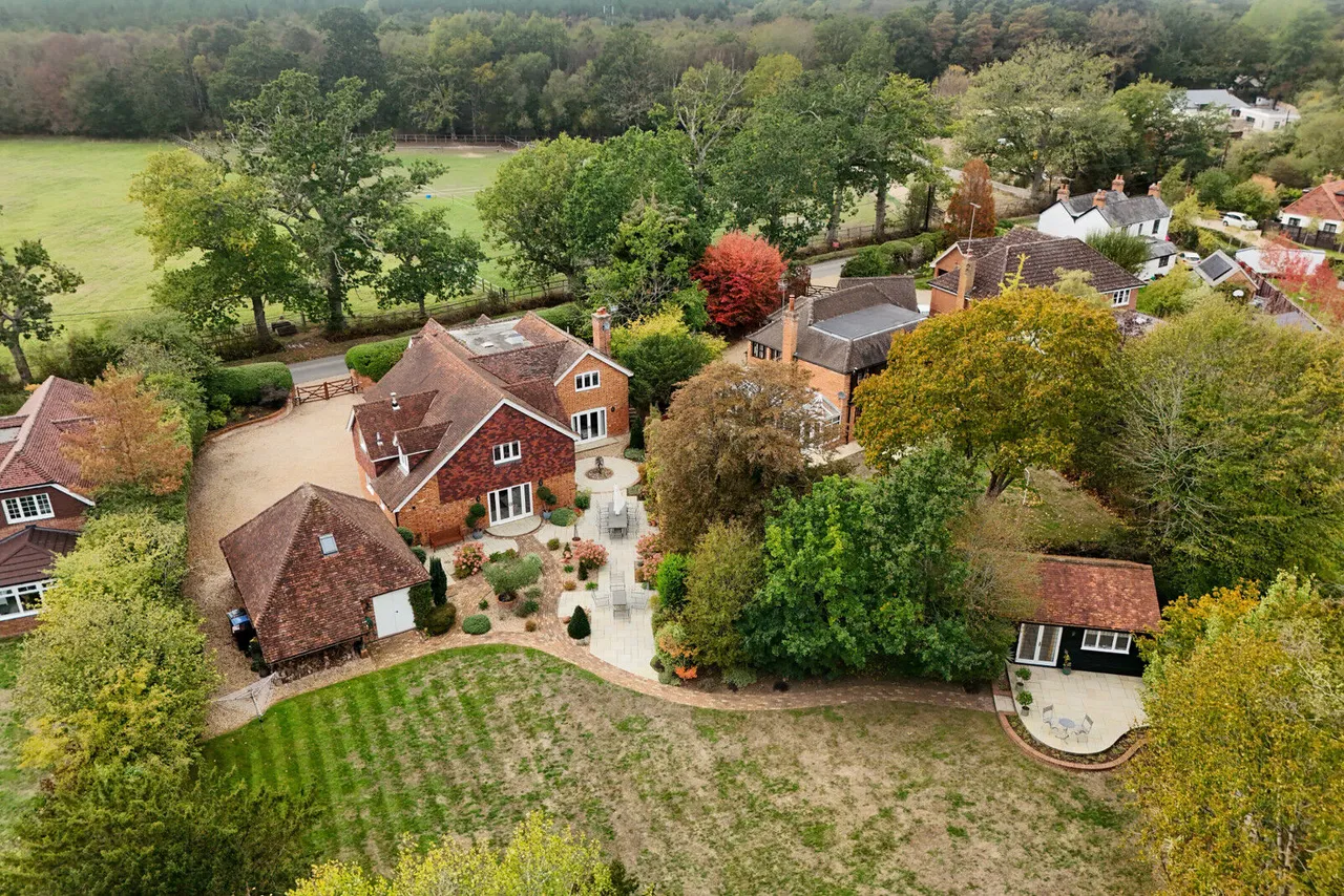 New Mill Lane, Eversley, RG27, photo 41
