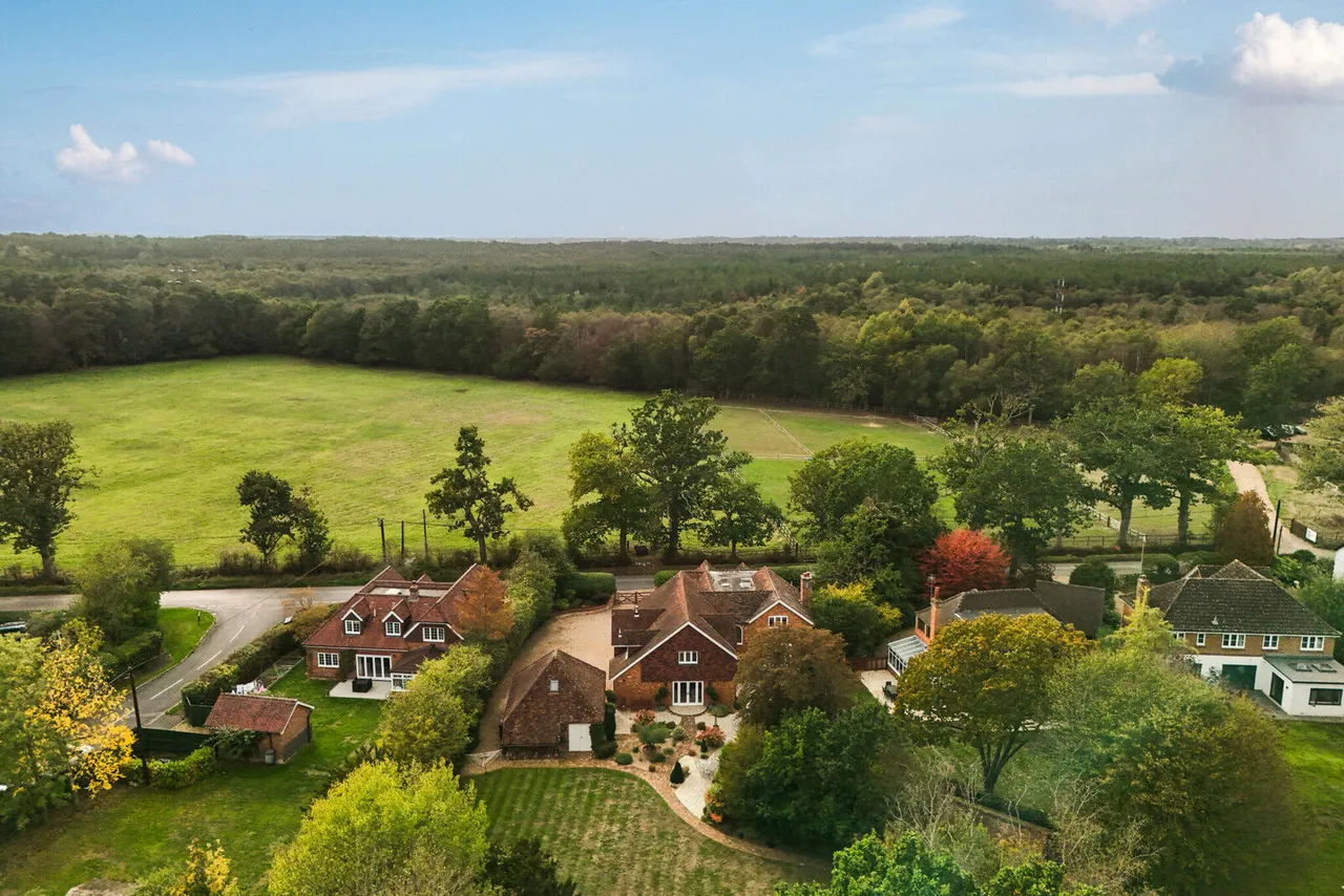 New Mill Lane, Eversley, RG27, photo 32