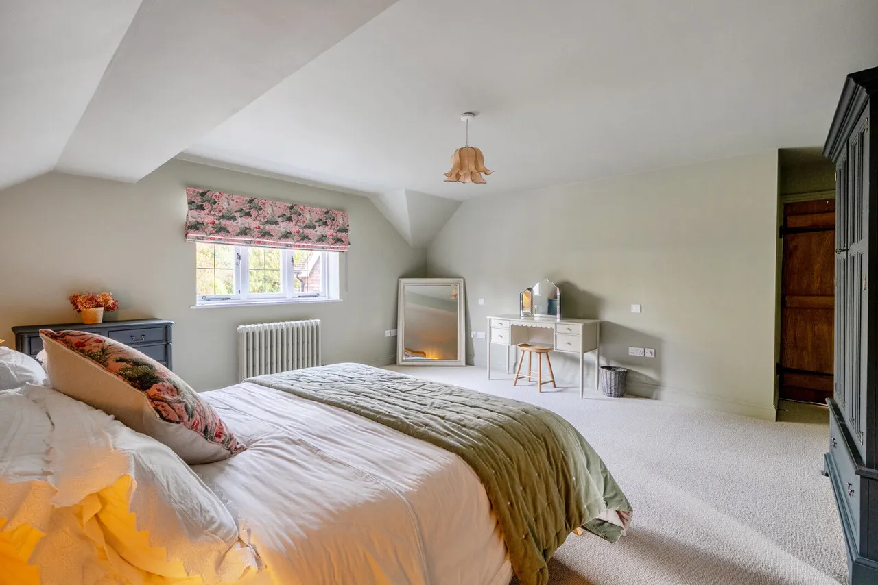 New Mill Lane, Eversley, RG27, photo 17