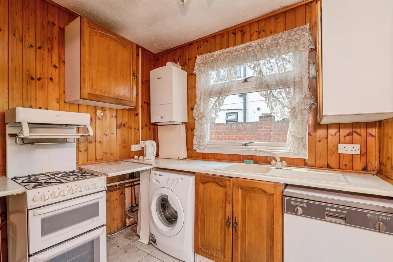 Royston Avenue, Basildon, photo 10
