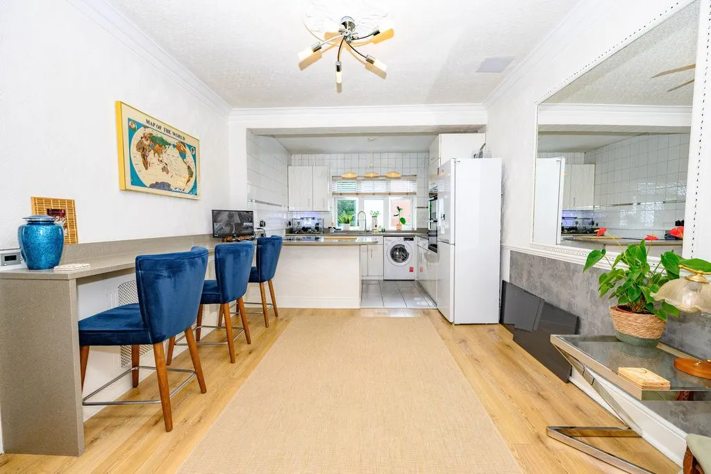 3 bed flat for sale — Alston Road, Barnet EN5 4EU