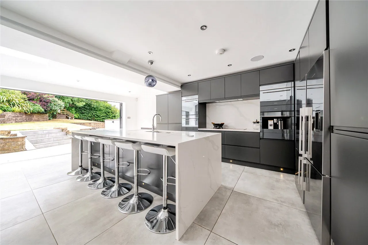 Intake Lane, Rodley, LS13, photo 29