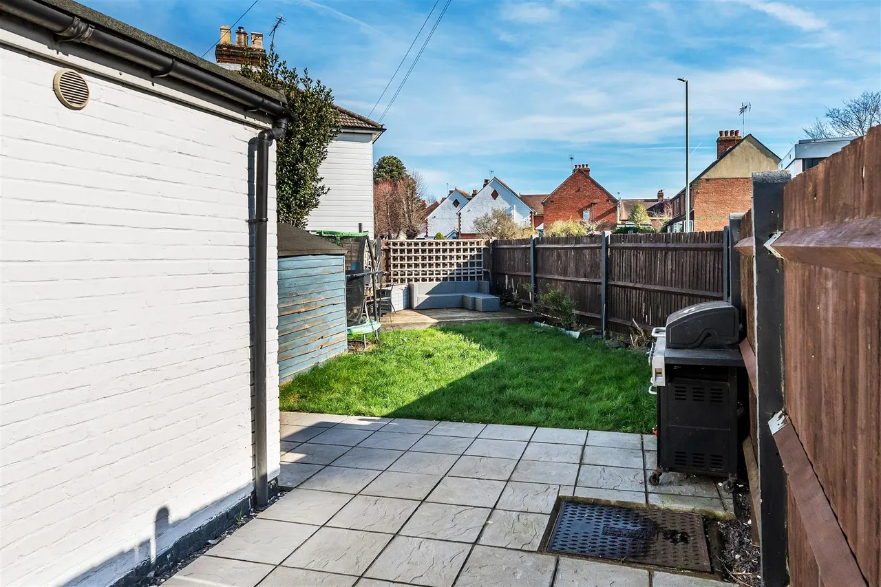 Kingston Road, Leatherhead, KT22, photo 4
