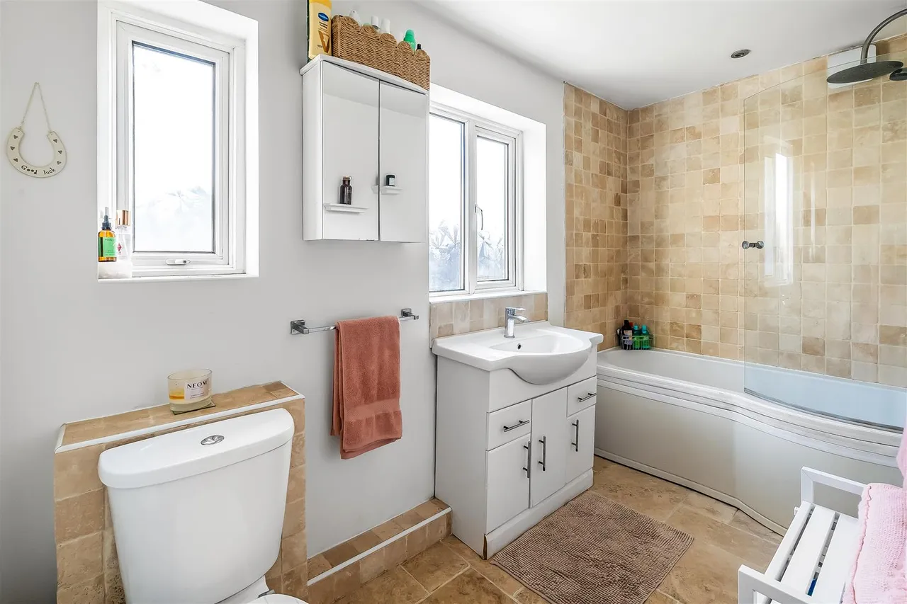 Kingston Road, Leatherhead, KT22, photo 7