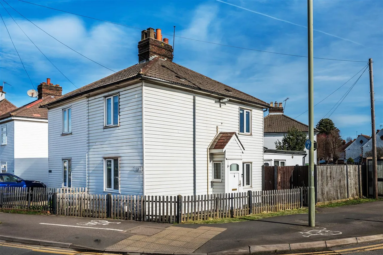 2 bed house for sale, Kingston Road, Leatherhead, KT22