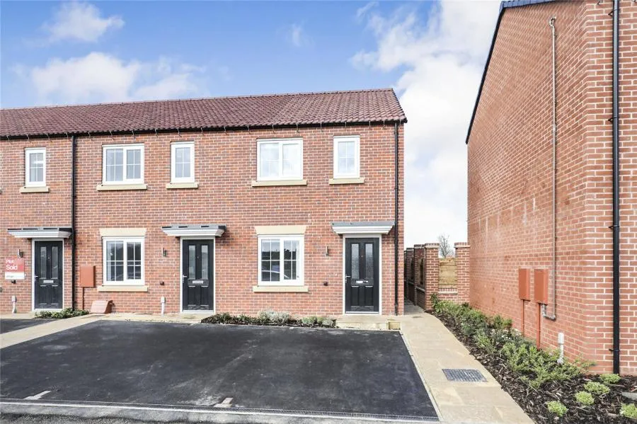 2 bed house to rent, Brome Close, Harpole, NN7