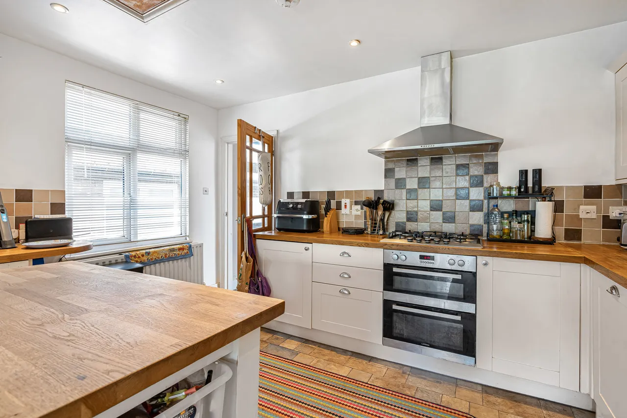 Ayebridges Avenue, Egham, TW20, photo 10